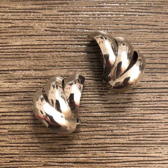 Sterling Silver Clip Eartings Made in Mexico Scalloped Shell Design - Picture 3 of 13